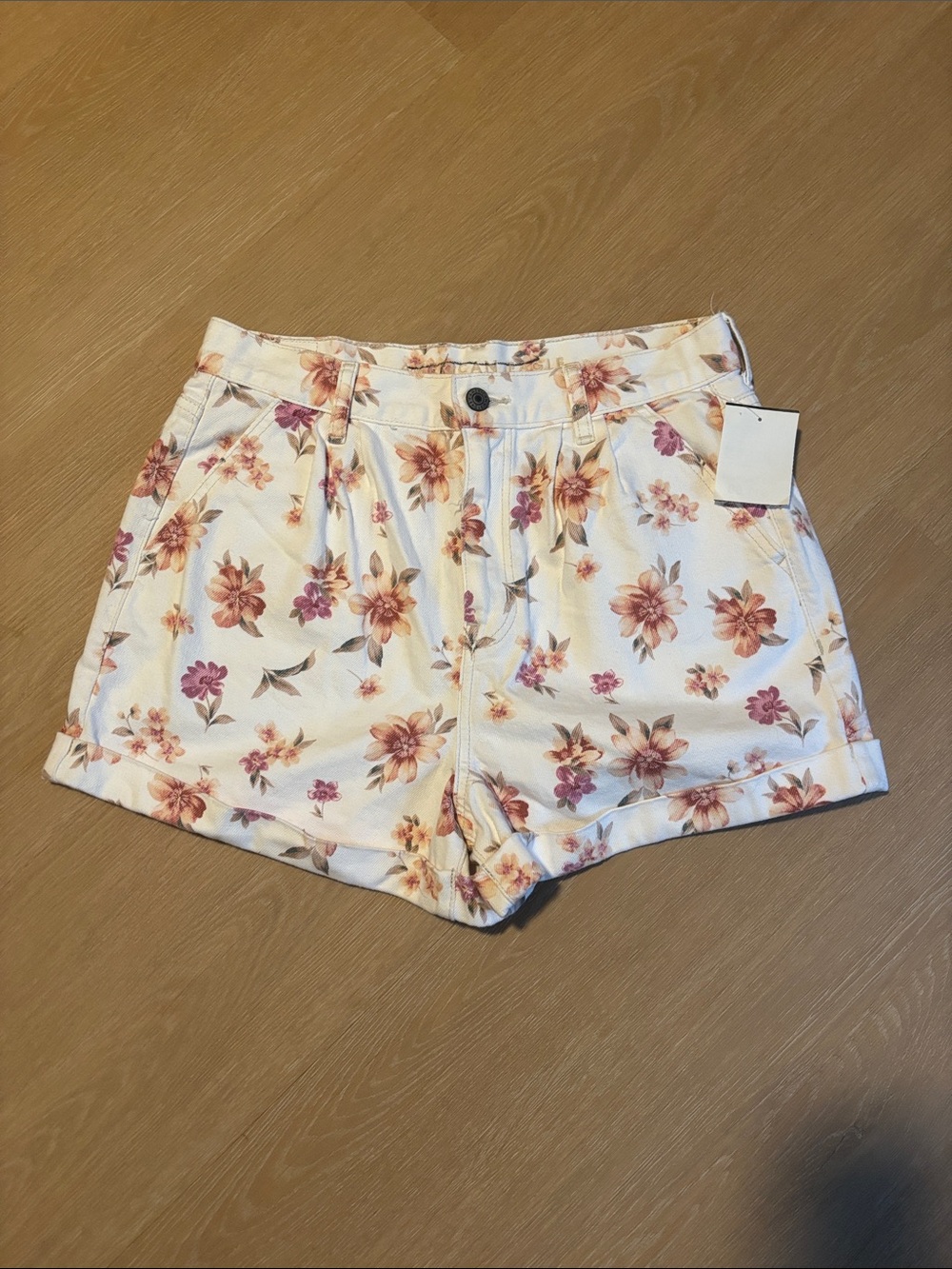 NWT American Eagle Outfitters Floral Print Mom Short size 8